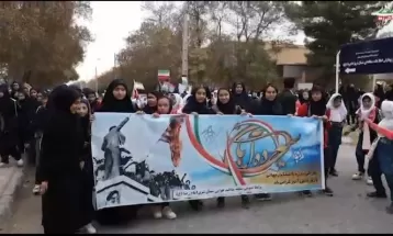 جشن متفاوت روز دانش آموز و استکبار ستیزی دختران دانش آموز در پدافند هوایی شمالشرق ارتش