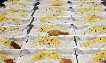 توزیع ۲۷۰۰ پرس غذای نذری در شب شام غریبان در منطقه پدافند هوایی شمال شرق