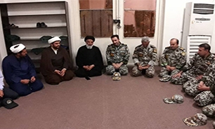 دیدار فرمانده و کارکنان پدافند هوایی جنوب غرب ارتش با نماینده ولی فقیه در استان خوزستان