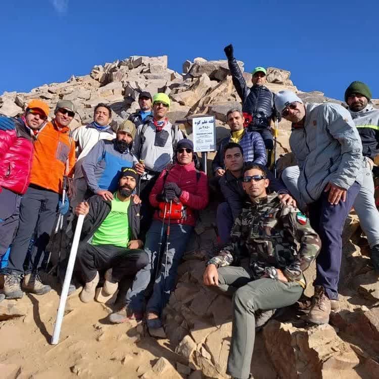 صعود تیم منتخب کوهنوردی نیروی پدافند هوایی به ارتفاعات علم کوه