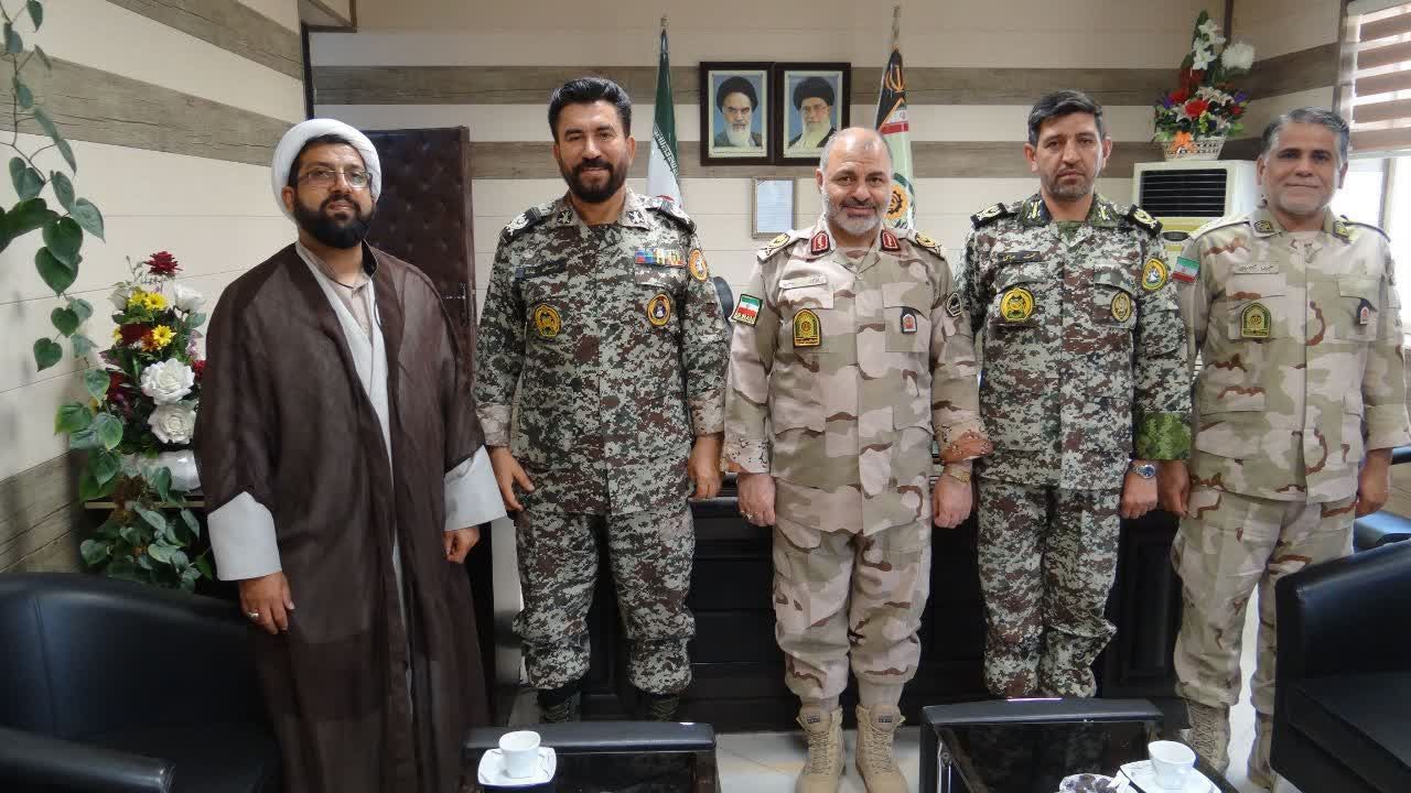 فرمانده منطقه پدافند هوایی شرق با فرمانده مرکز آموزش مرزبانی محمد رسول الله فراجا دیدار کرد