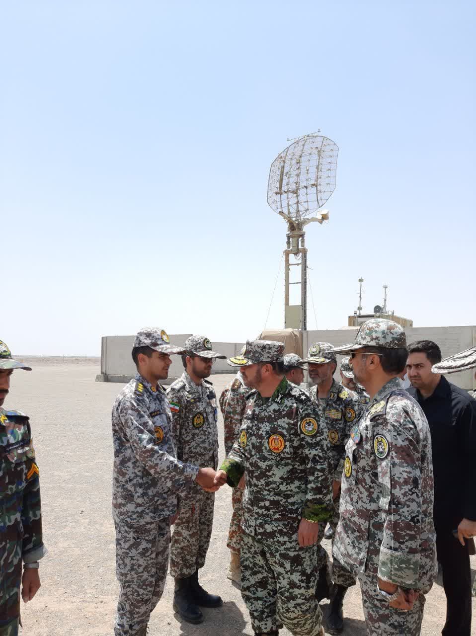 فرمانده نیروی پدافند هوایی از مواضع پدافندی منطقه پدافند هوایی مرکزی بازدید کرد