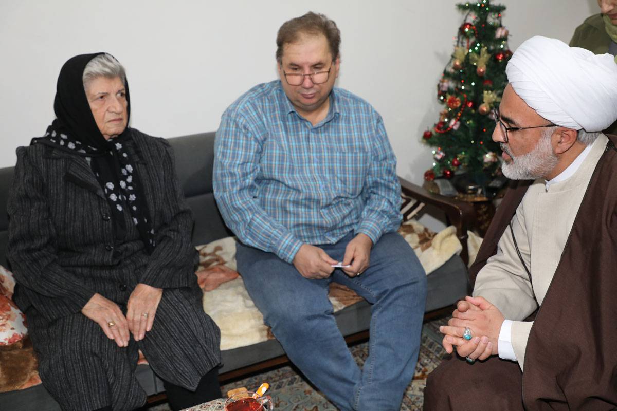 دیدار امیر سرتیپ الهامی با خانواده شهید خاچاطوریان در آستانه آغاز سال جدید میلادی 3 1C6A2162 1